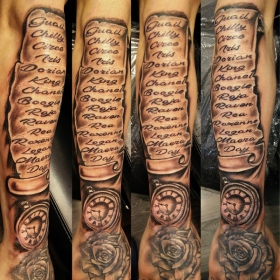 Tatuaggio manoscritto con orologio e rosa-1
