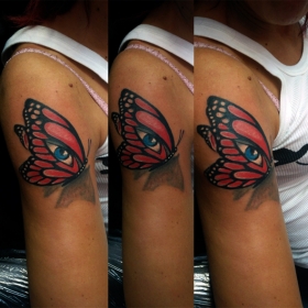 Tatuaggio farfalla a colori-1