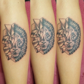 Tatuaggio leone stilizzato-1